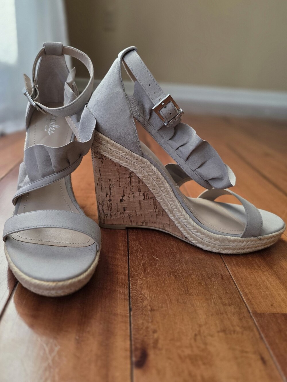 Charles by Charles David Ruffle Espadrille Wedge Sandals Gray Suede Size 10M